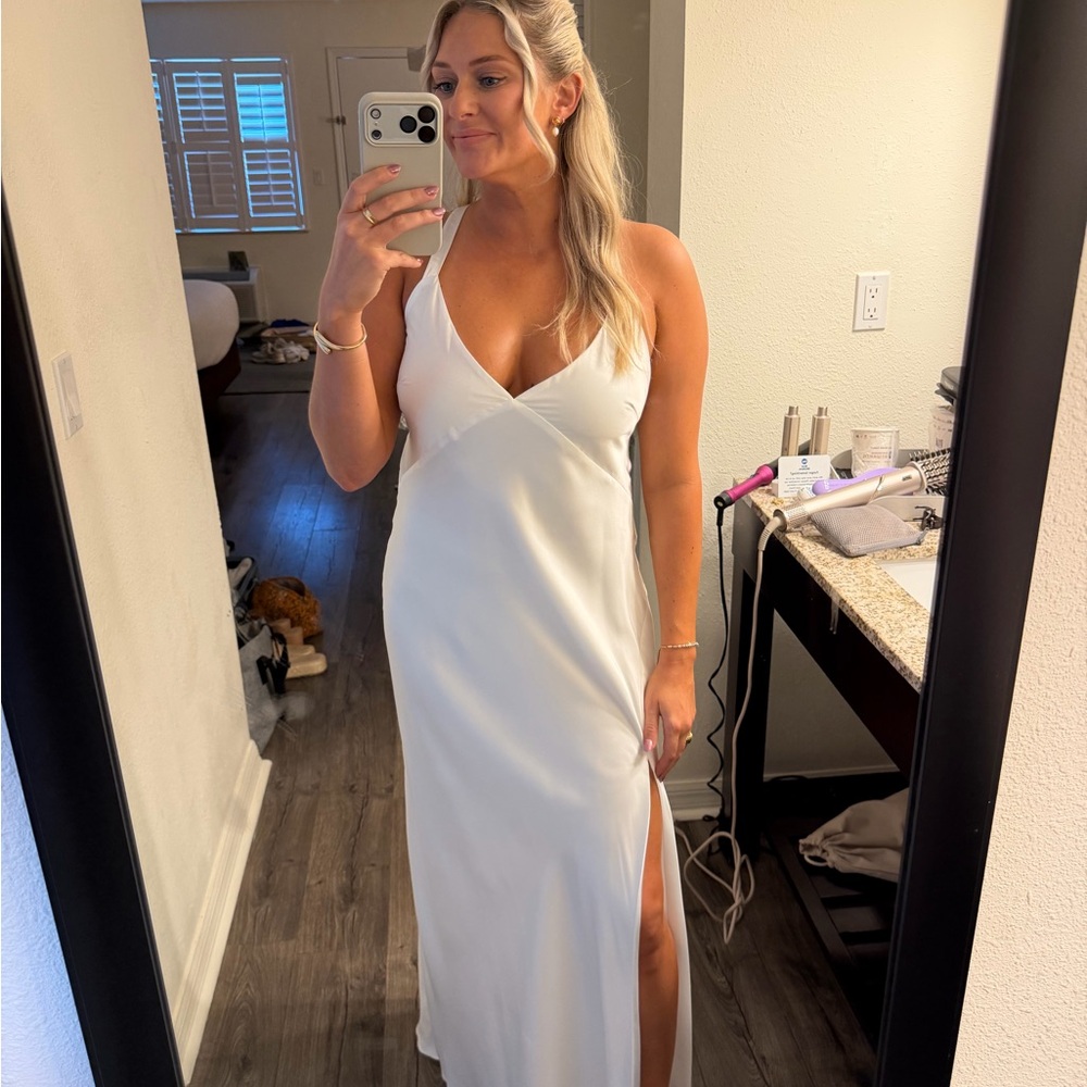 Show Me Your MuMu Anderson Dress in White - Picture 3 of 6